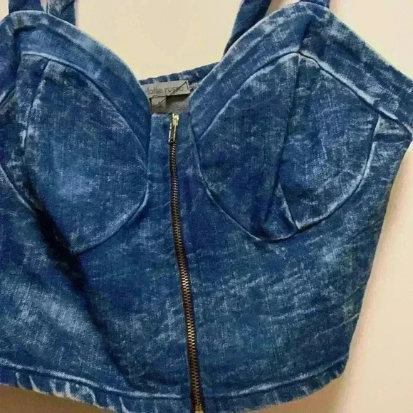 Crop top - Picture 2 of 3